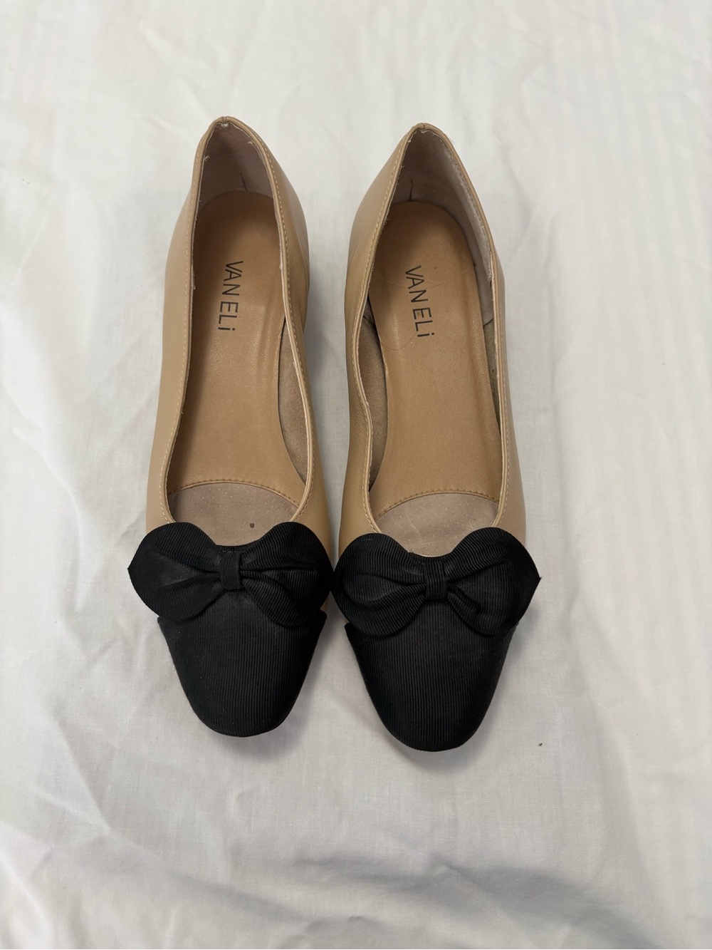 Vaneli Nude Leather Black Bow Ballet Flats Size 7.5 N